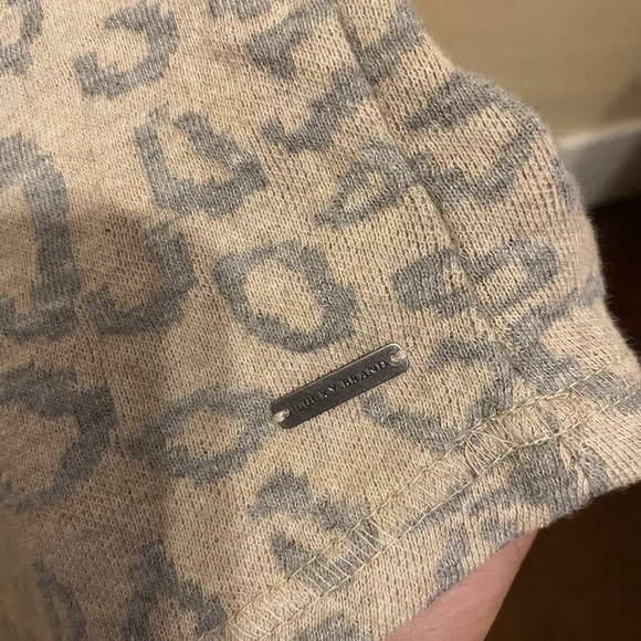 Lucky Brand Pull Over Sweater Grey and Tan Animal - Picture 4 of 5